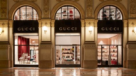 gucci italia sede milano|rivenditori gucci a milano.